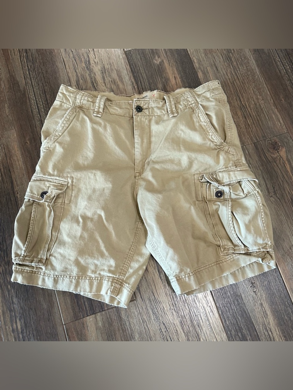 American Eagle tan utility cargo shorts men’s 38 classic length 100% cotton AEO